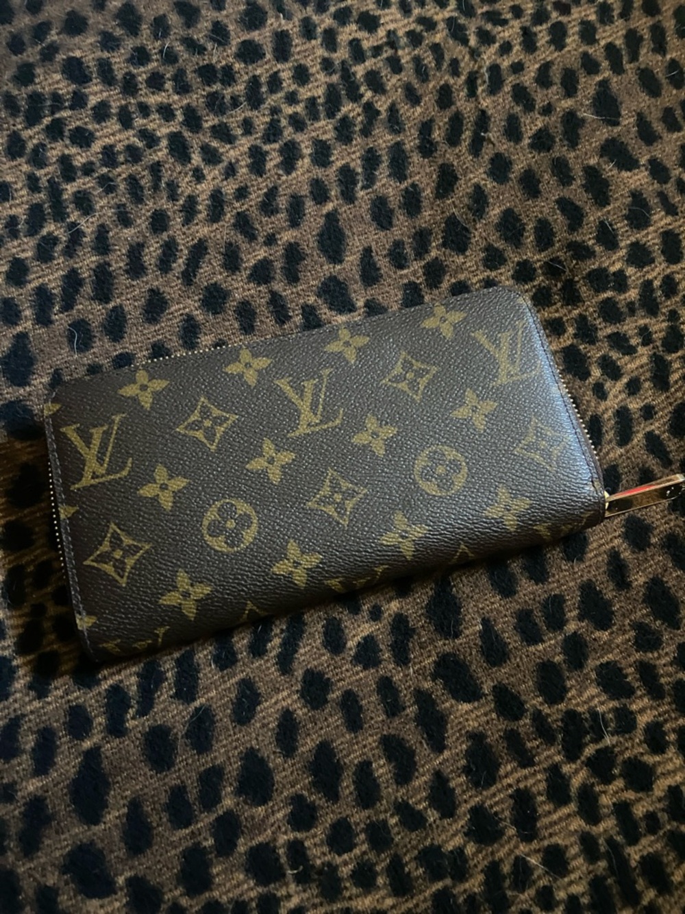 Louis Vuitton zippy wallet